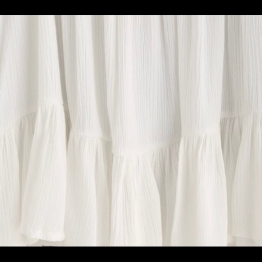 Woman’s crochet off the shoulder Ruffle Hem Tops - Picture 2 of 4